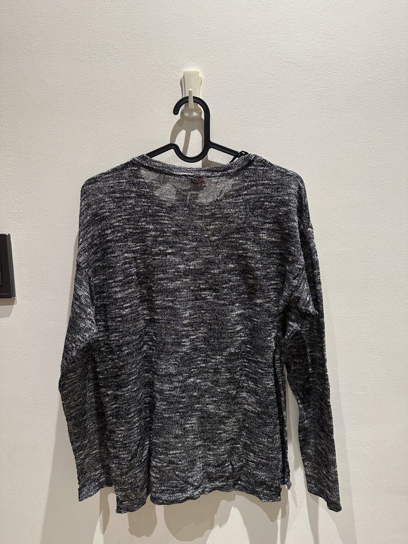 H&M Long Sleeve Sweater - XS (Category: Longsleeves) located in Quezon City. Submitted by blues.clothes (Listing ID 1437894452, Image 2). Description: - H&M long-sleeved sweater - Size: XS (best fits US 4) .
