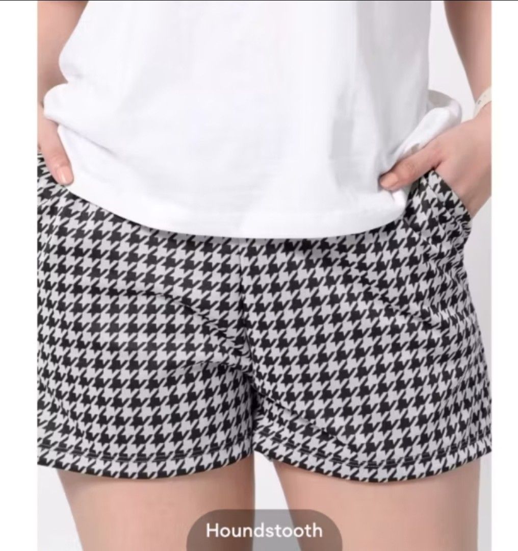 Houndstooth Pull-up Shorts - XXXL (Category: Shorts) located in Pasig City. Submitted by plussizedpixie (Listing ID 1437860228, Image 3). Description: - Houndstooth pull-up shorts - Size: XXXL - Features: - Elastic waistband - Black and white pattern - Measurements: - Waist: 37-39 inches - Hip: 47-49 inches - Length: 17 inches -with pockets.