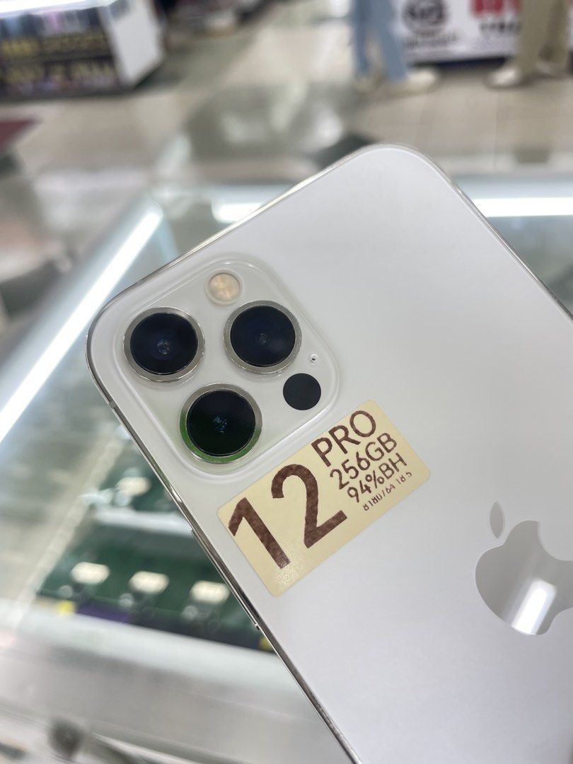 iPhone 12 Pro 256GB 90%+ BH Openline No issue (Category: iPhone 12 Series) located in Manila. Submitted by benshop. (Listing ID 1437926593, Image 2). Description: ON HAND | TRADE/SWAP BenShop Price : 17,500 php ▫️On hand: iPhone 12 Pro ▫️256GB ▫️Openline/Factory unlocked ▫️White ▫️94% Batt health ▫️All Features Working INCLUSIONS & FREEBIES: *CHARGER SET *CLEAR CASE *TEMPERED GLASS MODE OF TRANSACTION: ▫️ STORE PICK UP (Preferred) ▫️MEET UP AROUN