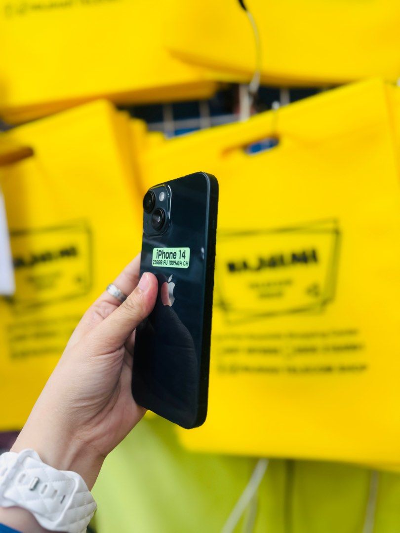 Iphone 14 256GB dualsim Openline 100BH no issues (Category: iPhone 14 Series) located in San Juan City. Submitted by najihahtelecomshop2018 (Listing ID 1437886344, Image 3). Description: Legit Store | Original unit FOR SALE | TRADE / SWAP ▫️INSTALLMENT thru: 🔸Credit Card (straight / installment) 🔸Ggives / Gcredit + 6% interest 🔸Spay Later + 6% interest (RFS: Buy and Sell any kinds of Gadgets) Description: iPhone 14 256GB ( other GB are also av
