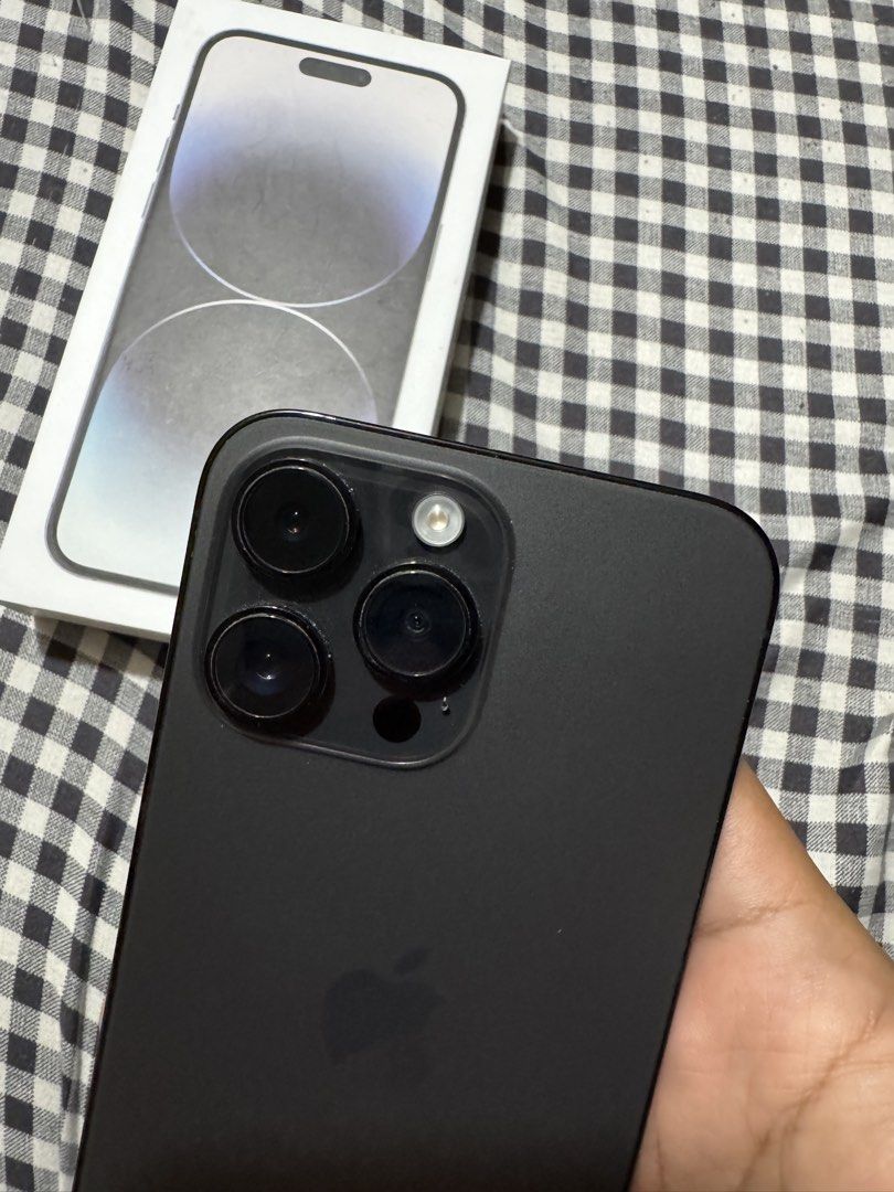 iPhone 14 Pro Max 256gb US Variant (Category: iPhone 14 Series) located in Caloocan City. Submitted by bouesantos06 (Listing ID 1437763039, Image 2). Description: iPhone 14 Pro Max 256gb Space Black US Variant Letter N Start of model number Meaning Replacement device by Apple Esim only Openline both 84% BH Minor scratch sa screen, No dents and scraches sa back and sides. All working 3utools tested Money back guarantee if may repair. Unit case and