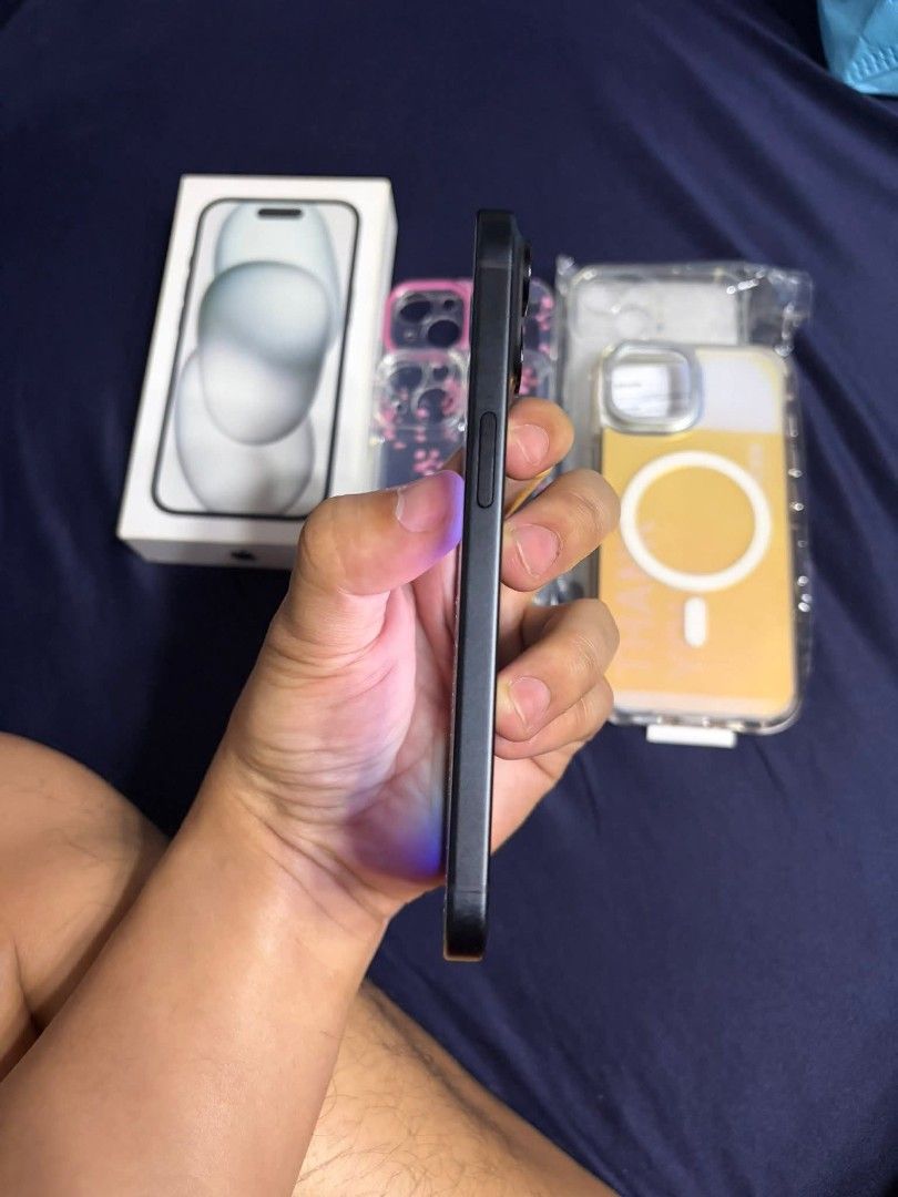 IPHONE 15 256 94 BH (Category: iPhone 15 Series) located in Manila. Submitted by minimalistpick (Listing ID 1437882080, Image 2). Description: 👉CASH ✅iPhone 15 256GB Openline ✅No Issue / 100% Smoothness ✅94% BH (Matagal Malobat) ✅With Orig Box, Cable, Cases ✅With Receipt Price: 33,000❤️ Open For Meet Up & Shipping Pm Me😇 Binondo Manila.