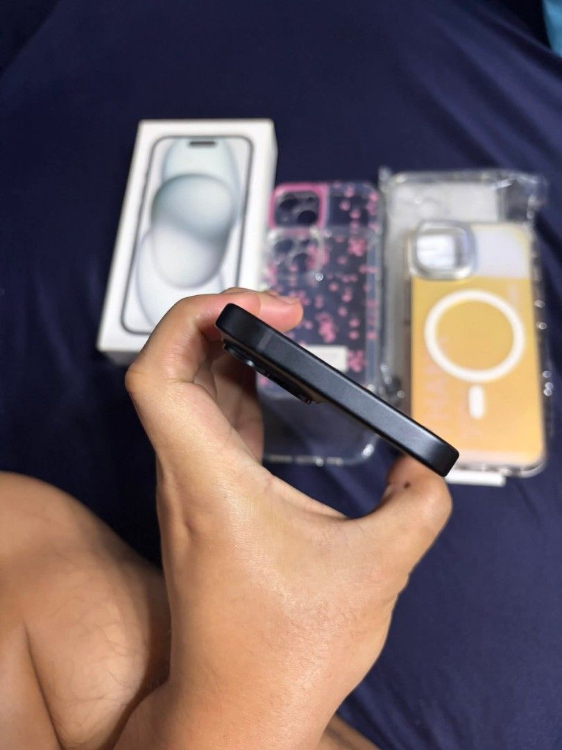 IPHONE 15 256 94 BH (Category: iPhone 15 Series) located in Manila. Submitted by minimalistpick (Listing ID 1437882080, Image 3). Description: 👉CASH ✅iPhone 15 256GB Openline ✅No Issue / 100% Smoothness ✅94% BH (Matagal Malobat) ✅With Orig Box, Cable, Cases ✅With Receipt Price: 33,000❤️ Open For Meet Up & Shipping Pm Me😇 Binondo Manila.