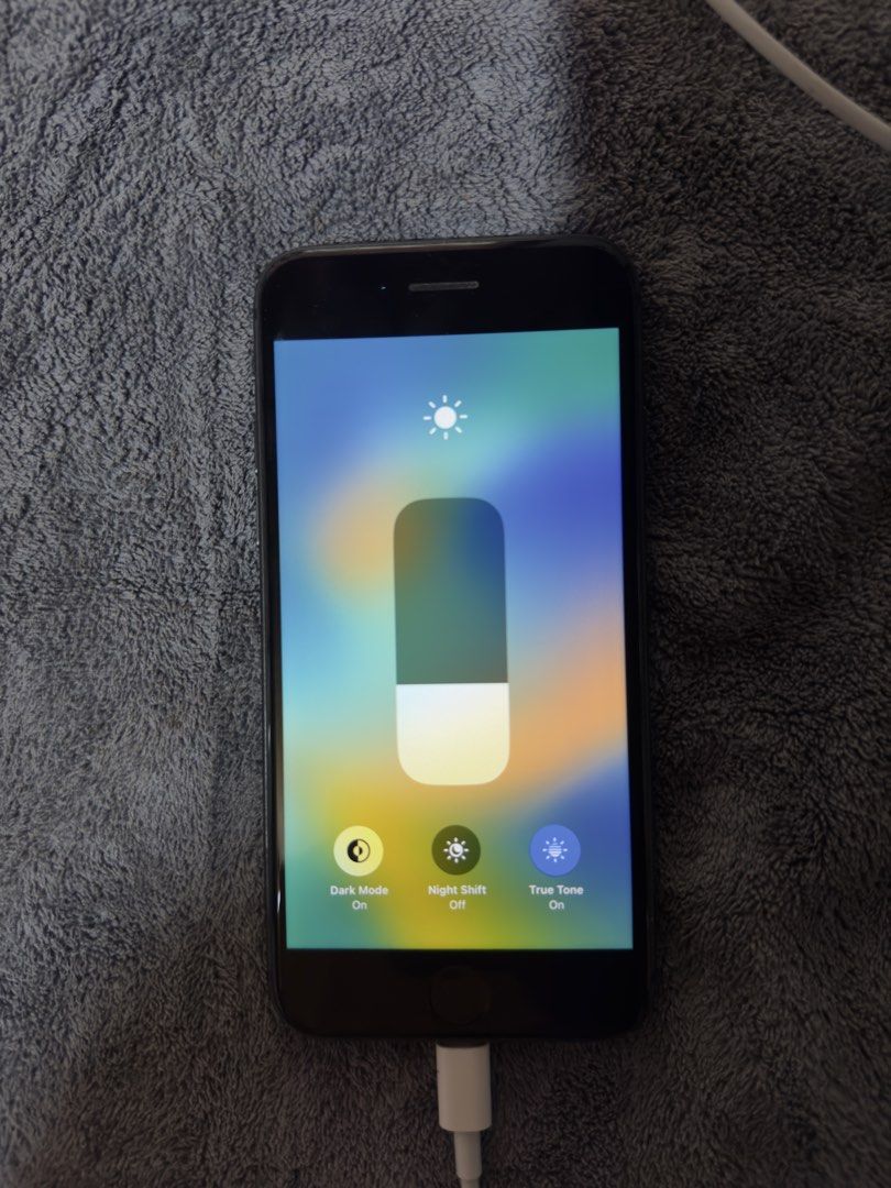 iPhone 8 64SGB (Category: iPhone 8 Series) located in Iloilo. Submitted by redredderthanred (Listing ID 1437819280, Image 2). Description: Selling this iPhone 8 with great condition but there’s some minor scratches but barely noticeable. RTS: not using for how many years now and need funds. All original ✅ Inclusions: Cable Charger (bought it from Power Mac) and Replace Box True Tone: ✅ Camera back and front: ✅ Battery Health: 86% (Good for daily 