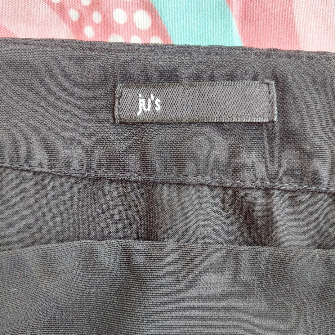 ju's black tiered ruffle mini skirt (Category: Skirts) located in Quezon City. Submitted by forgetmenot.ph (Listing ID 1437898562, Image 3). Description: ju's black tiered mini skirts with ruffles (looks more black in actual) Condition: 8/10 Measurements (flat lay): Waist - 15" Length - 16.5" Best fits size small..