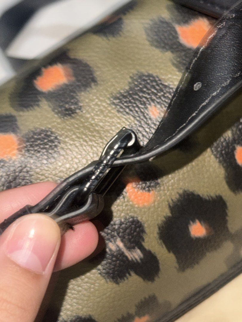 Kenzo small circle bag (Category: Luxury Bags & Wallets) located in Guiguinto. Submitted by yoursinaw (Listing ID 1437895512, Image 2). Description: Original with dust bag.