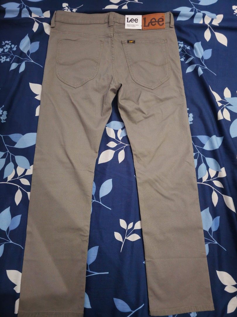 Lee Gray Pants (Category: Jeans) located in Manila. Submitted by cgjdeclutter (Listing ID 1437812101, Image 1). Description: Lee Brooklyn Classic Straight Colored Pants Size: 34 Condition: Brand new / never used Reason for selling: Too small for me Price: ₱700 ✔️ Classic straight fit ✔️ Premium Lee quality ✔️ Fresh & never worn • 📍 Tondo, Manila Area • Willing to provide a valid I.D. for legitimacy • Payment first before booking via Lalamove for