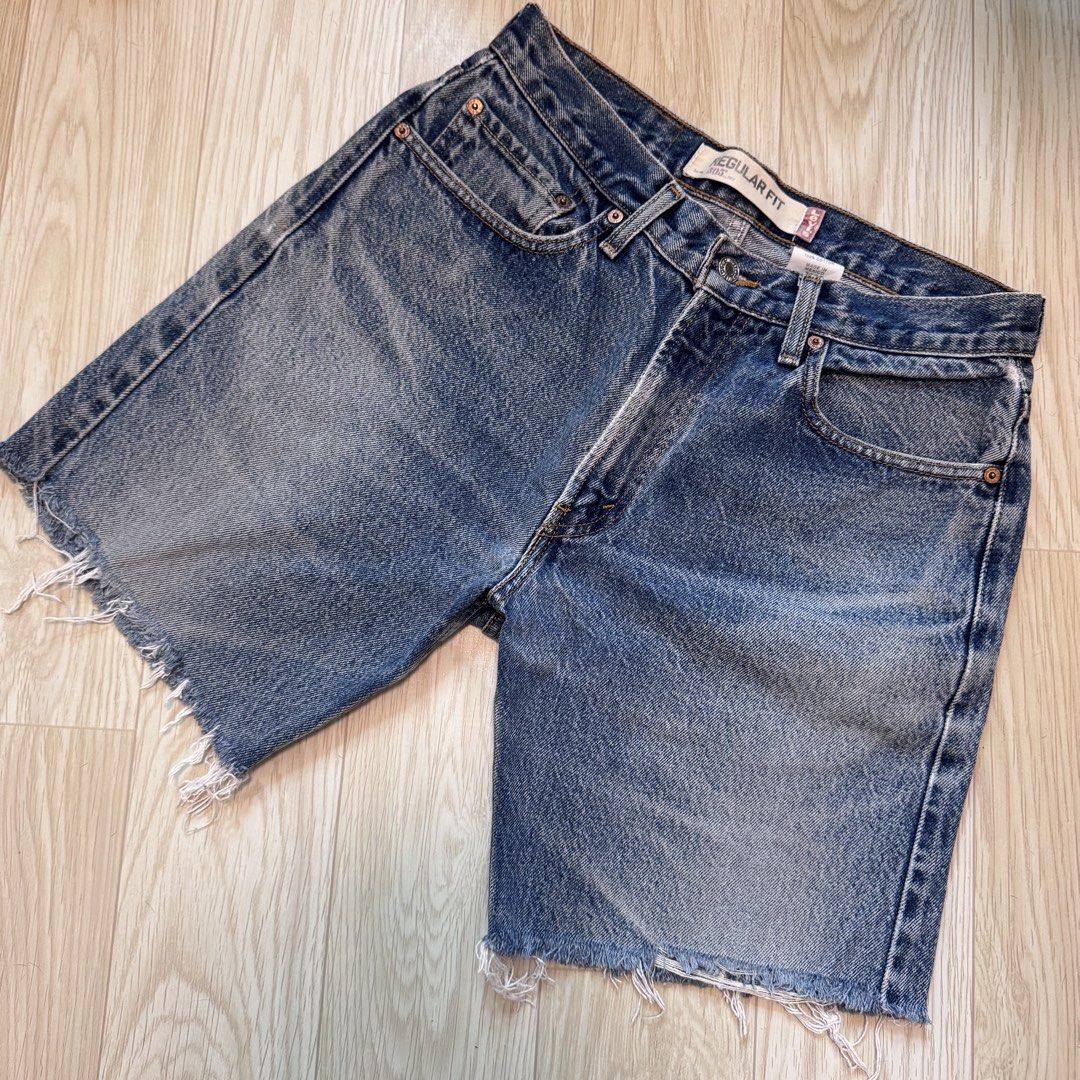 Levis 505 （分類：短褲）位於 Hong Kong。 由 hazvtg 提交（商品編號 1437834021，圖片 2）。簡介： Levis 505 size W32 $200HKD. Pls DM us.。