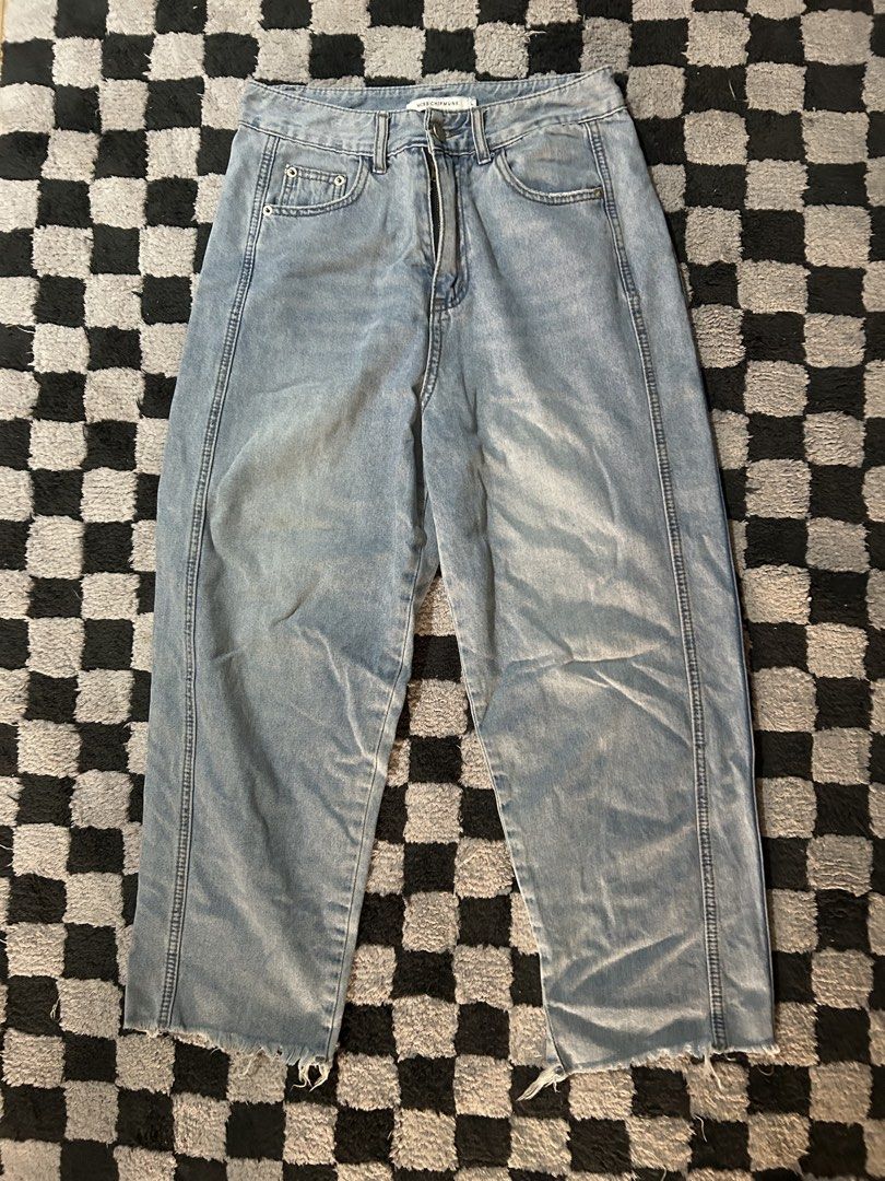 Light Wash Wide Leg Jeans (Category: Jeans) located in Binan City. Submitted by euphoraglitter (Listing ID 1437855221, Image 2). Description: MEASUREMENTS Size - 28inches LEG OPENING 8 INCHES Light wash denim jeans - Wide leg cut - Mid-rise style - Classic five-pocket design - Button and zipper closure - Raw, slightly frayed hem - Faded denim appearance - .