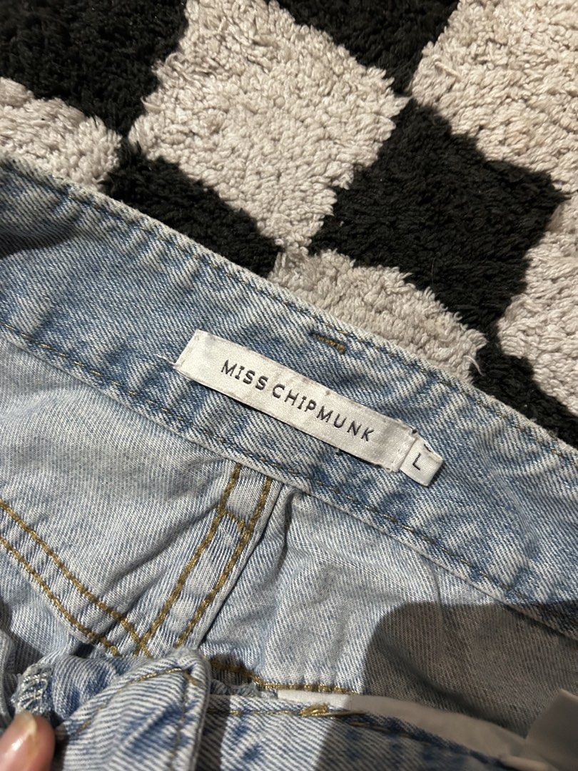 Light Wash Wide Leg Jeans (Category: Jeans) located in Binan City. Submitted by euphoraglitter (Listing ID 1437855221, Image 3). Description: MEASUREMENTS Size - 28inches LEG OPENING 8 INCHES Light wash denim jeans - Wide leg cut - Mid-rise style - Classic five-pocket design - Button and zipper closure - Raw, slightly frayed hem - Faded denim appearance - .