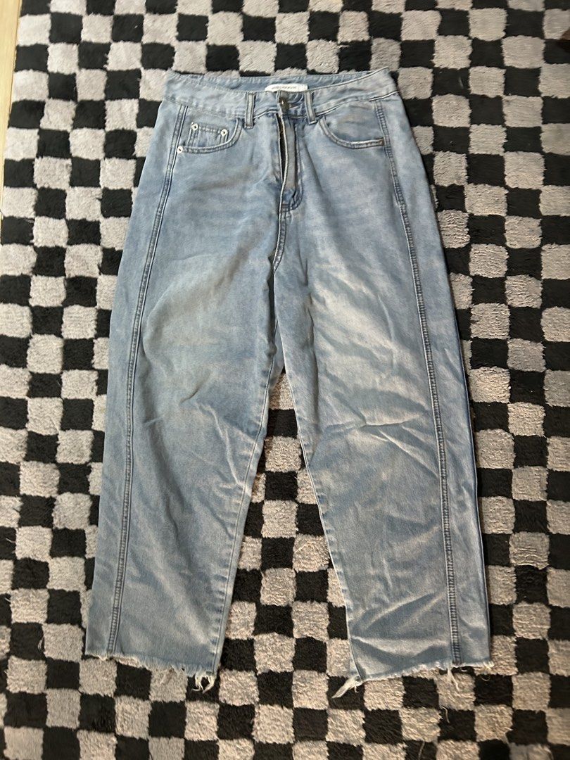 Light Wash Wide Leg Jeans (Category: Jeans) located in Binan City. Submitted by euphoraglitter (Listing ID 1437855221, Image 1). Description: MEASUREMENTS Size - 28inches LEG OPENING 8 INCHES Light wash denim jeans - Wide leg cut - Mid-rise style - Classic five-pocket design - Button and zipper closure - Raw, slightly frayed hem - Faded denim appearance - .