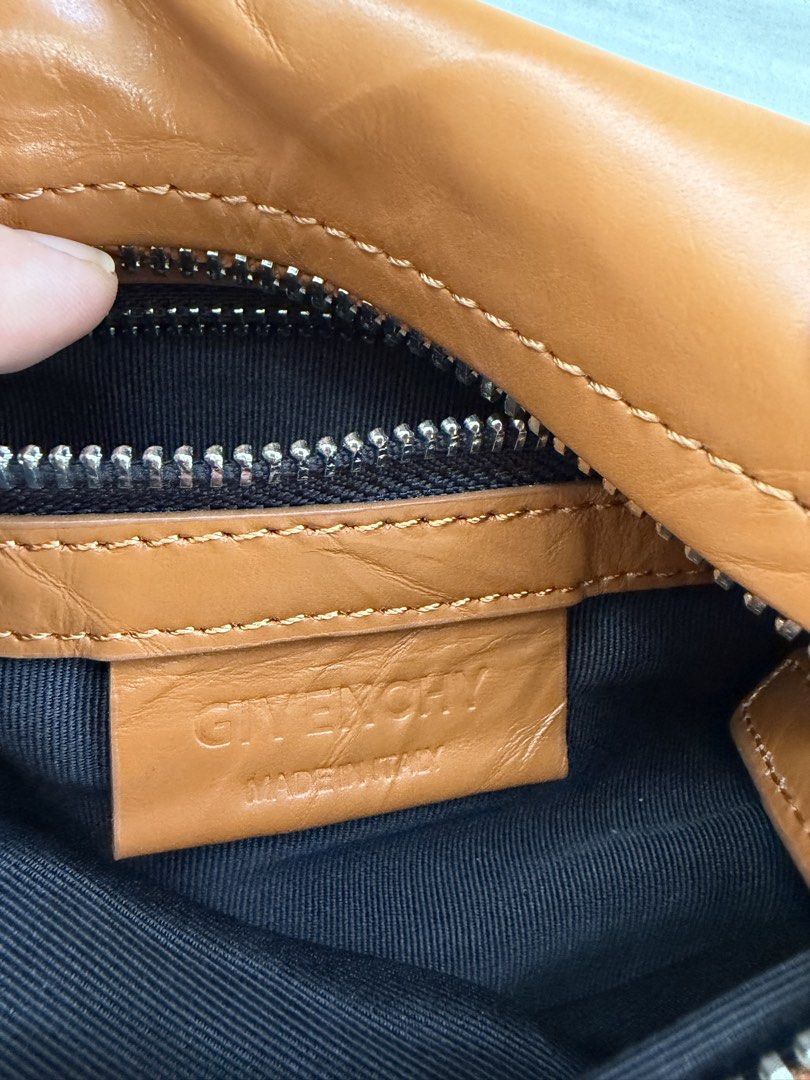 Lightly used givenchy Pandora (Category: Luxury Bags & Wallets) located in Cagayan de Oro. Submitted by jadayamerch.1977_703 (Listing ID 1437812749, Image 3). Description: .