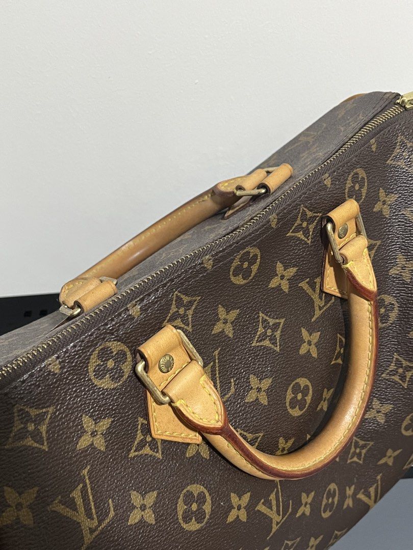 LOUIS VUITTON (Category: Luxury Bags & Wallets) located in Mandaluyong City. Submitted by kiko0304 (Listing ID 1437858439, Image 3). Description: LOUIS VUITTON PRE-OWNED Monogram Speedy 25i -Lock and Keys -Dust Bag -Bag Organizer.