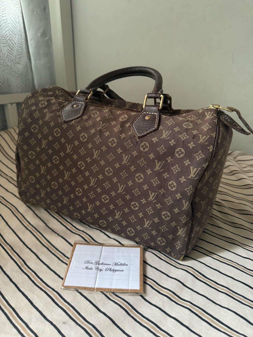 Louis Vuitton Lv Minilin Speedy 30cm (Category: Luxury Bags & Wallets) located in Iloilo. Submitted by donlockhart (Listing ID 1437807623, Image 1). Description: 100% Guaranteed Authentic Louis Vuitton Speedy 30 5.5k Only Datecode : SP2047 made in France Model : 2007 Condition : well used bag. with rubs sa 4 bottom corners of the bag. common for minilin canvas bag. clean interior and ready to use. selling low Inclusion : Felt Organizer only Pleas