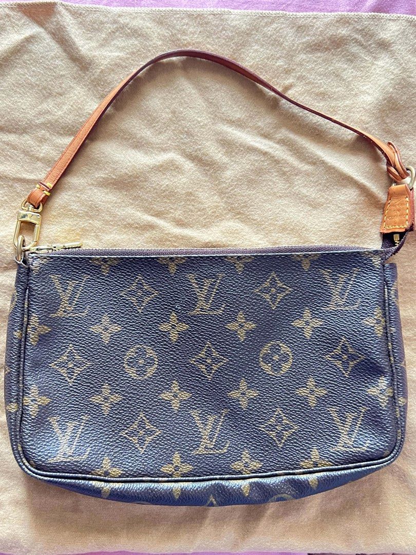 Louis Vuitton Pochette Monogram (Category: Luxury Bags & Wallets) located in Manila. Submitted by offsetx (Listing ID 1437909586, Image 1). Description: Louis Vuitton Pochette Monogram Vintage 101% Authentic Very classy and fits well to most outfits Decluttering sale 28k slight negotiable Pickup/Shipping/Meetups.