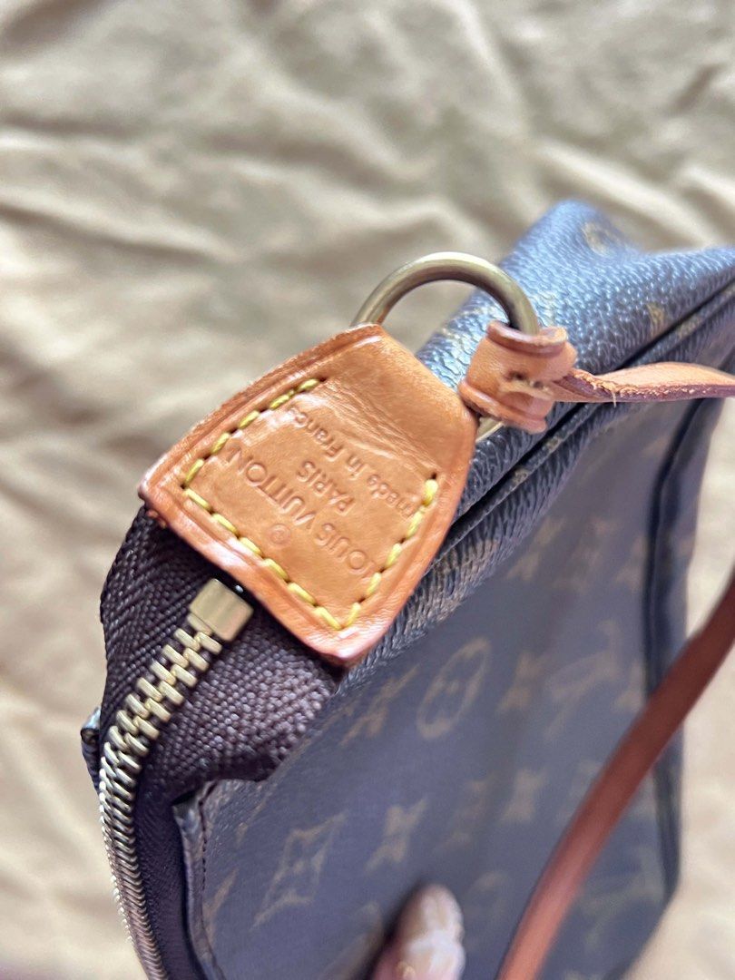 Louis Vuitton Pochette Monogram (Category: Luxury Bags & Wallets) located in Manila. Submitted by offsetx (Listing ID 1437909586, Image 3). Description: Louis Vuitton Pochette Monogram Vintage 101% Authentic Very classy and fits well to most outfits Decluttering sale 28k slight negotiable Pickup/Shipping/Meetups.