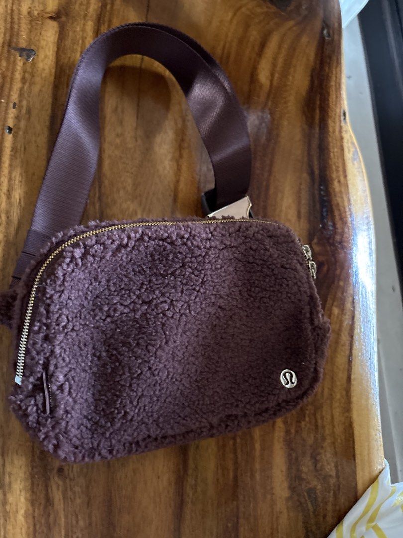 Lululemon Fleece Belt Bag (Category: Cross-body Bags) located in Cainta. Submitted by efimoroll (Listing ID 1437761516, Image 2). Description: very spacious and cozy looking belt/cross-body bag! perfect for everyday use 💯 original (lululemon canada) - Adjustable strap - Multiple interior compartments for organization .
