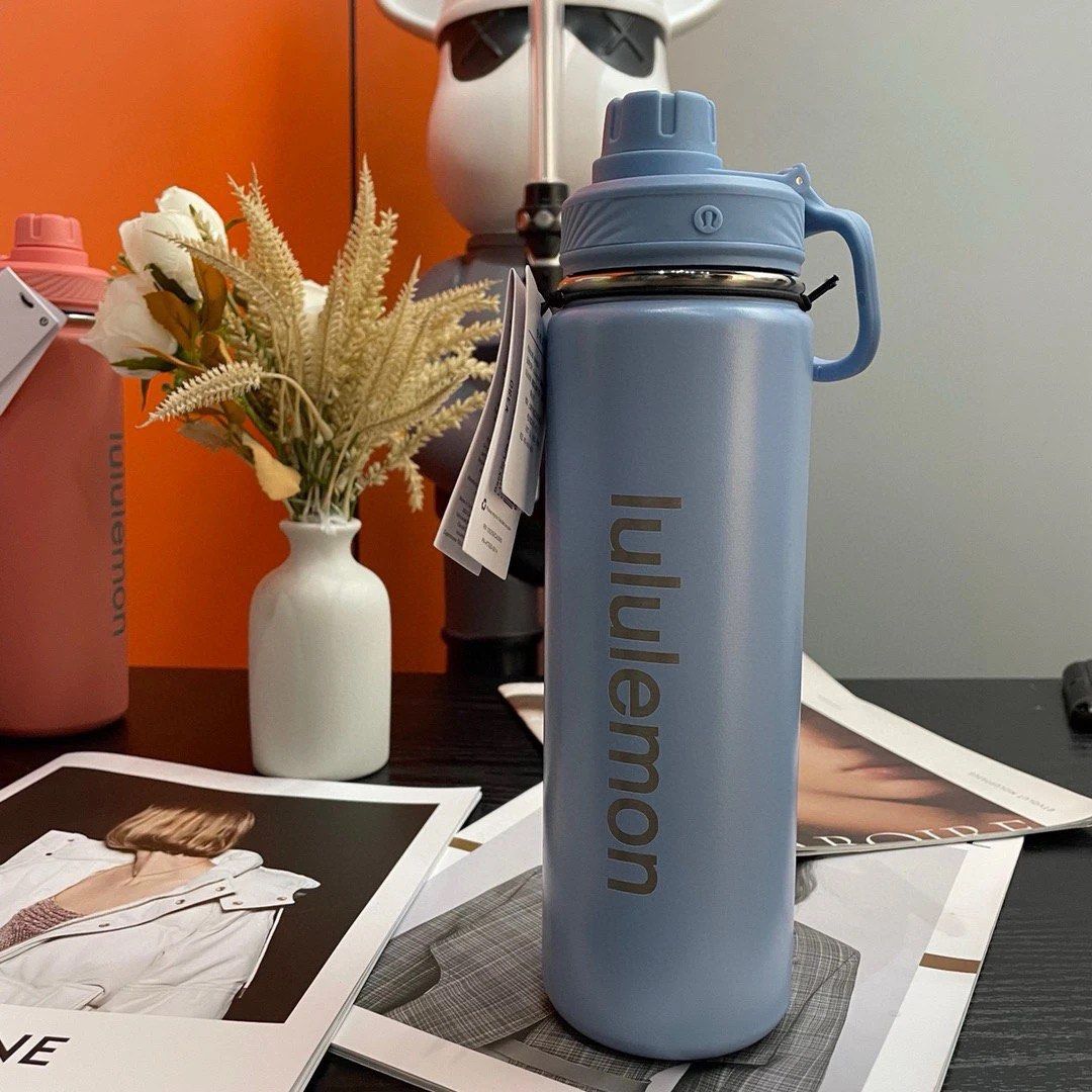Lululemon Waterbottle453609871115571200