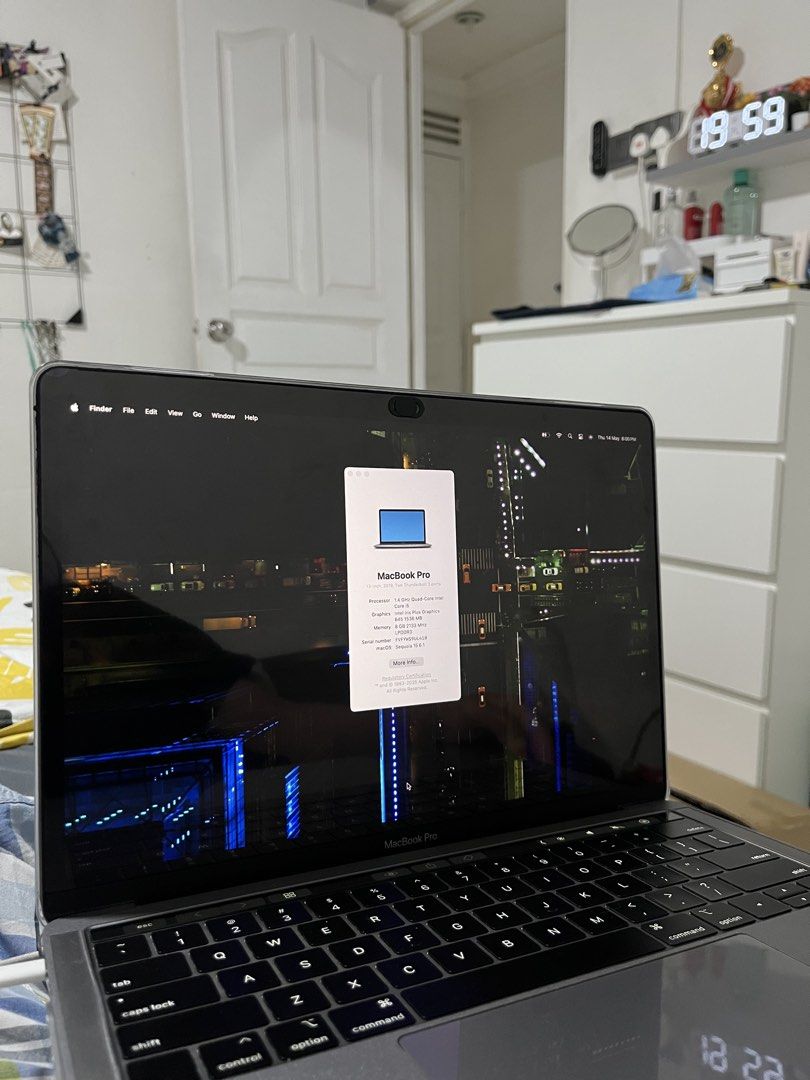 MACBOOK PRO454006357057884160