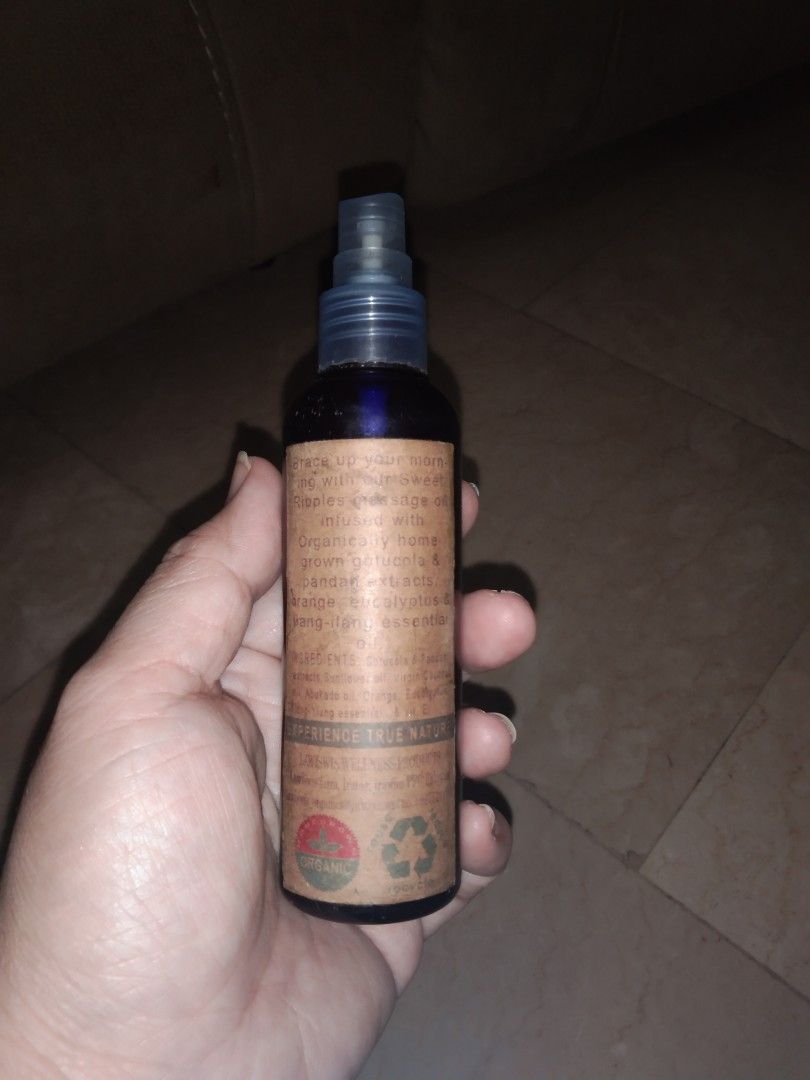 Massage oil bought in bora (Category: Body Care) located in Quezon City. Submitted by eidorableshop (Listing ID 1437929242, Image 2). Description: relaxing scent aromatherapy massage oil .