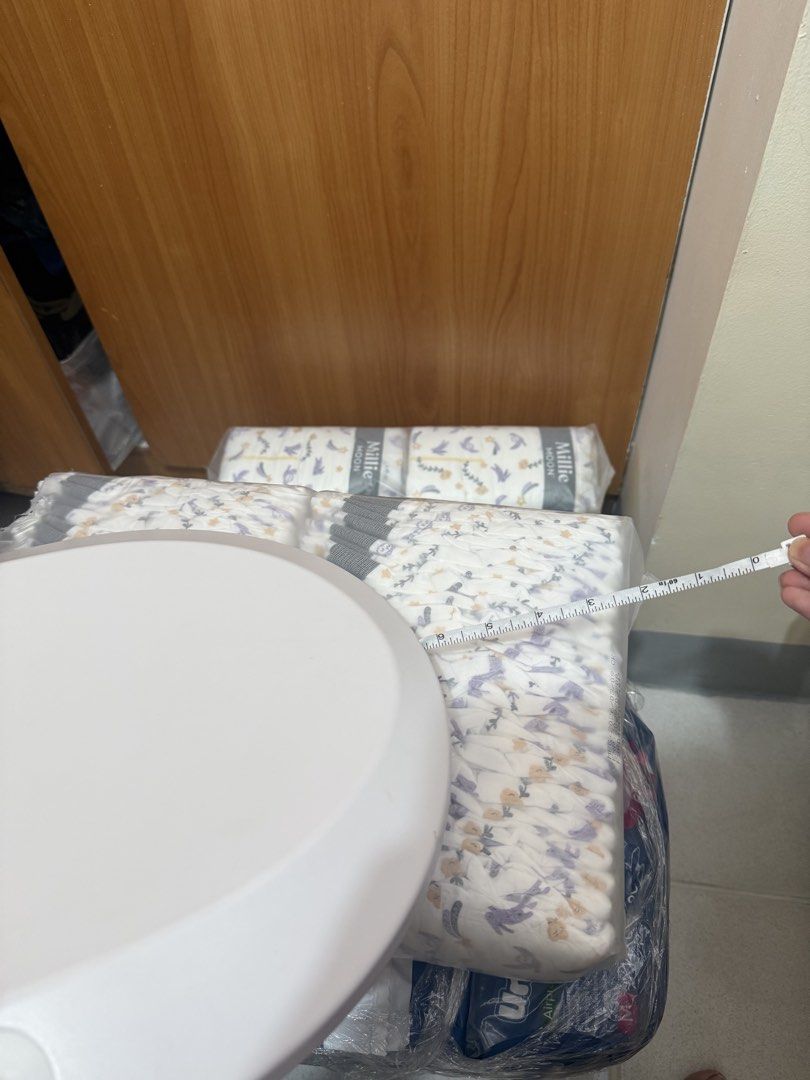 Medi Core Baby Scale (Category: Health Monitors & Weighing Scales) located in Manila. Submitted by vetyy1229 (Listing ID 1437764632, Image 3). Description: - Medi Core baby scale - Digital display - White color - Functions: Unit selection, On/Off/Tare - Shows 0.00 on display - Scale only (diapers not included).