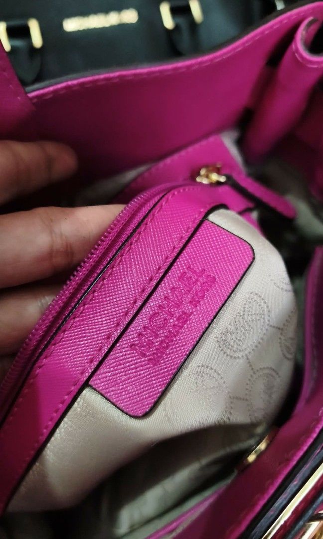 Mk Large Hamilton bag (Category: Luxury Bags & Wallets) located in Manila. Submitted by bellissima05 (Listing ID 1437802681, Image 2). Description: *Authentic *Hardwares looks new and shiny *Ships right away..