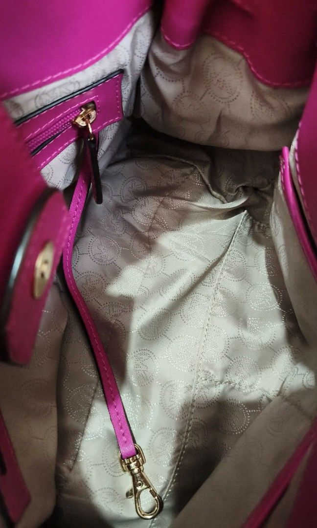 Mk Large Hamilton bag (Category: Luxury Bags & Wallets) located in Manila. Submitted by bellissima05 (Listing ID 1437802681, Image 3). Description: *Authentic *Hardwares looks new and shiny *Ships right away..