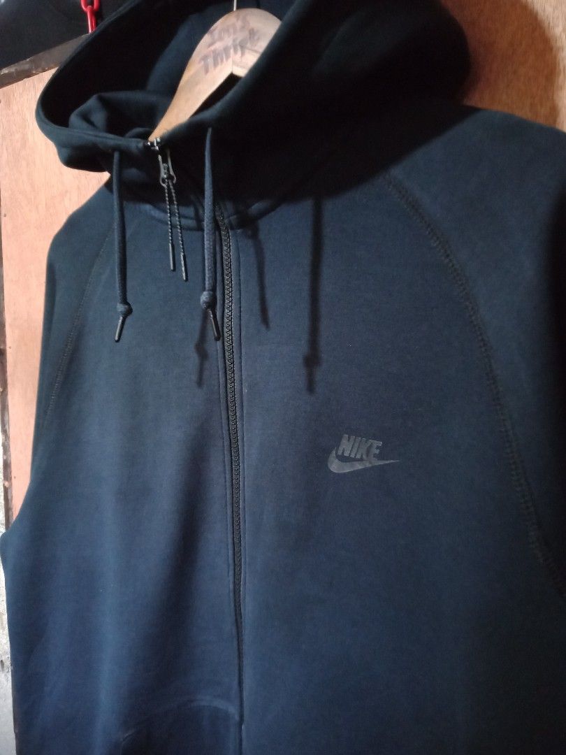 NIKE TECH FLEECE FULL ZIP HOODIE (Category: Activewear) located in Kalibo. Submitted by ionsthrift (Listing ID 1437919634, Image 2). Description: 📌Ugaliing mag basa palagi, pra iwas tanong o aberya. 📌Wag na mag offer kng hndi nman kayang panindigan or bibilhin. Dahil once na nag offer ka dpat sure ka. 📌Please, manage your expectation nlng, halos lahat po ng items ay galing ukay, denedeclare ko nman pag my issue, pro pasensya na pag meron akong