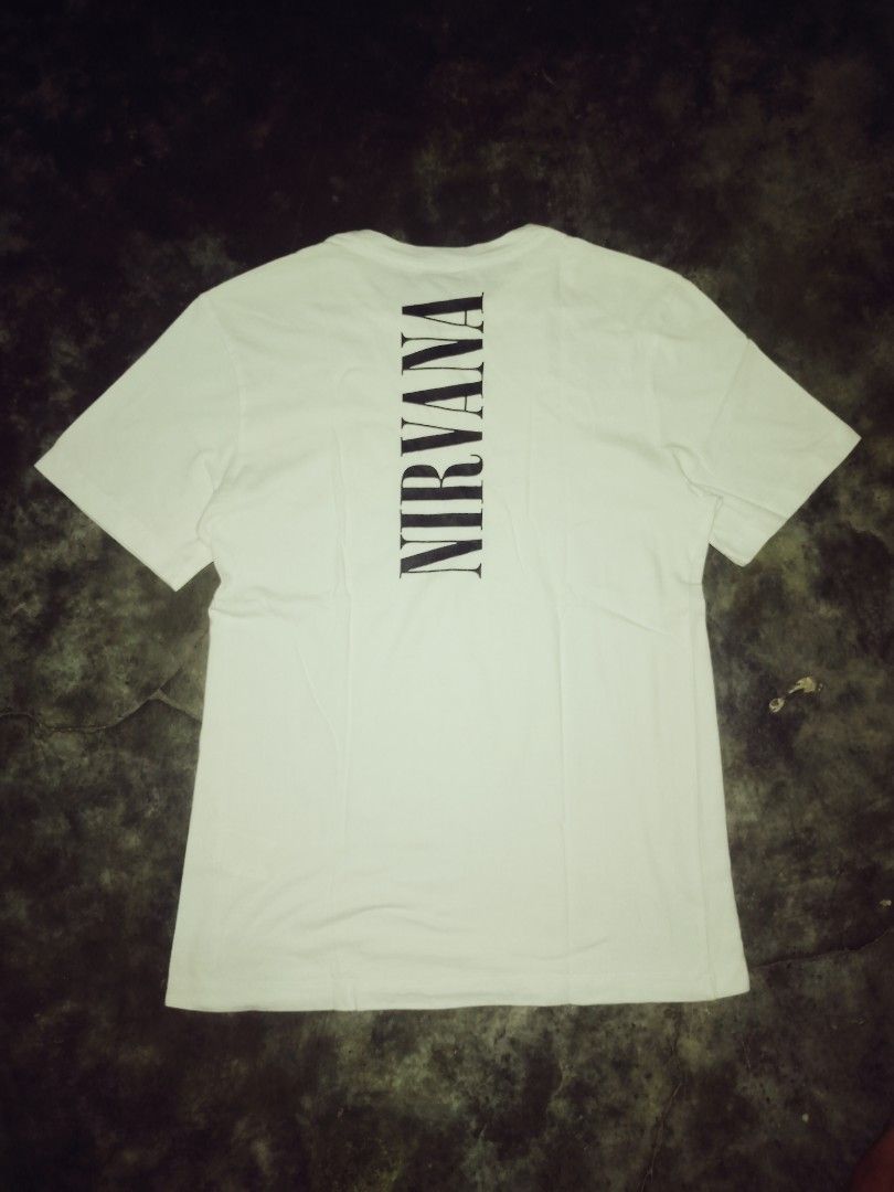 NIRVANA Large Smile White Short-Sleeve T-Shirt Band Tee Logo Classic (Category: Tshirts & Polo Shirts ) located in Ragay. Submitted by santana_kin (Listing ID 1437784670, Image 2). Description: size large ‎18.5x27 ‎no issue ‎400+sf ‎.