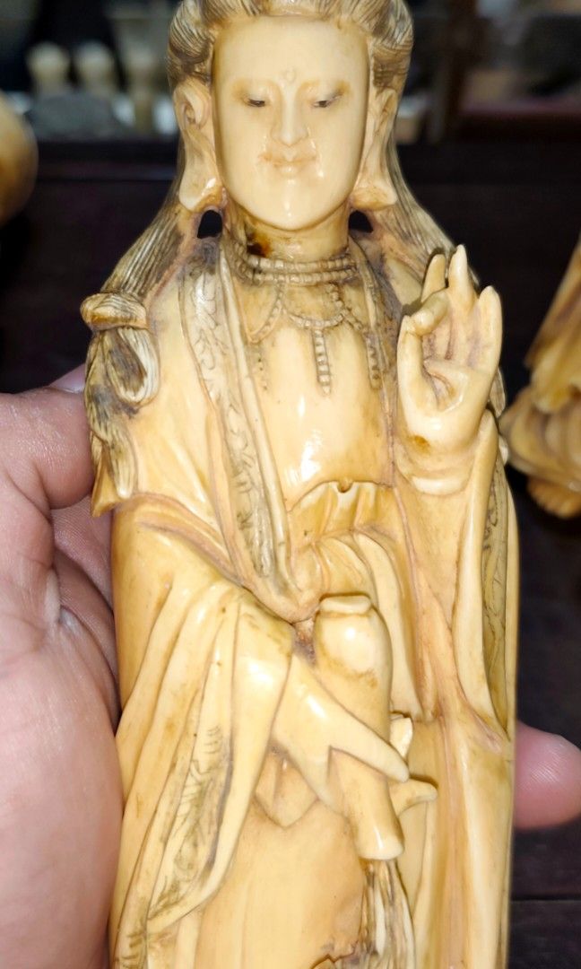 Old Chinese IVO carving (Category: Vintage Collectibles) located in Davao. Submitted by antiquesandvintagestuffsPH (Listing ID 1437848444, Image 3). Description: 10" Height authentic ayboree money back guaranteed no chips/cracks.