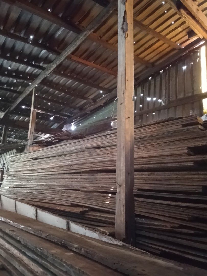 OLD TNG YAKAL/PANSAHIG (Category: Construction & Building Materials) located in Cavite. Submitted by rosebaladj23561 (Listing ID 1437783034, Image 1). Description: - Assorted wood planks available - Varying lengths and widths - Great for construction, DIY projects, and furniture - Features a natural, weathered appearance - Inquire for specific dimensions and pricing.