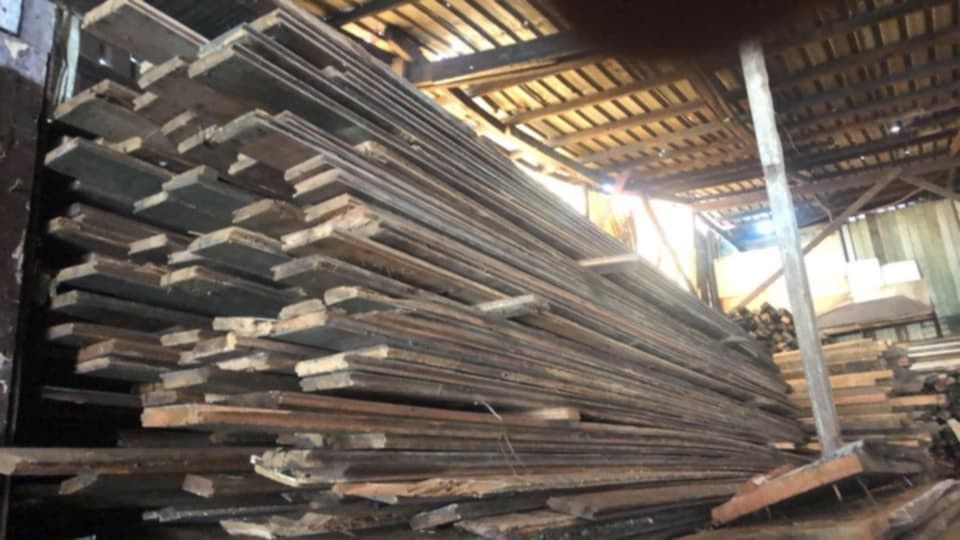 OLD TNG YAKAL/PANSAHIG (Category: Construction & Building Materials) located in Cavite. Submitted by rosebaladj23561 (Listing ID 1437783034, Image 2). Description: - Assorted wood planks available - Varying lengths and widths - Great for construction, DIY projects, and furniture - Features a natural, weathered appearance - Inquire for specific dimensions and pricing.