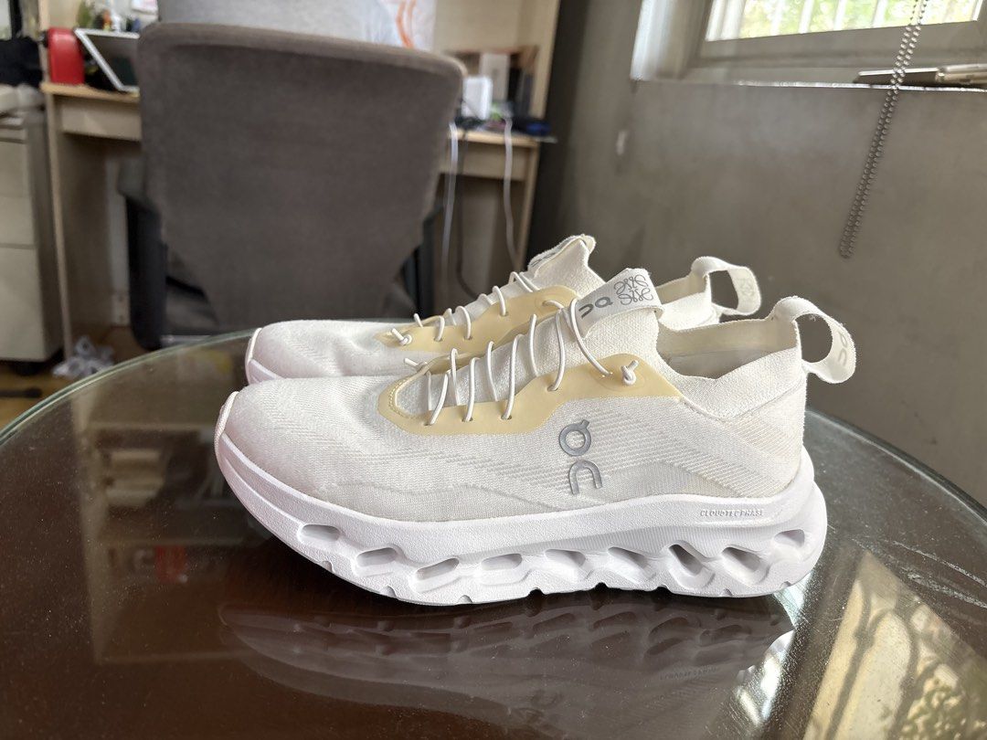 On Running Cloudtilt LOEWE All White (Category: Sneakers) located in Pasay City. Submitted by enzopeco (Listing ID 1437842556, Image 3). Description: On Running Cloudtilt LOEWE All White Size US 8 Womens 8.8/10 condition No box Issue: Slight yellowing 13,000 pesos PM for more inquiries.