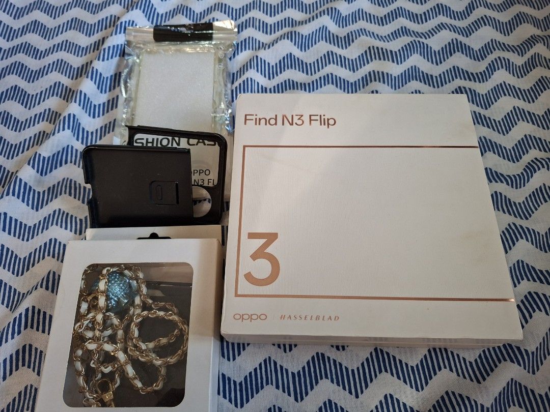 Oppo Find N3 Flip (Category: OPPO) located in Paranaque City. Submitted by _liodelro (Listing ID 1437910855, Image 1). Description: Oppo Find N3 Flip 256gb rom | 12gb ram 💰 ₽18,499 slightly negotiable 💰 ✨️ World's first flip phone with a triple camera system, perfect flip of its time ✨️ ● Like New ● Complete box and original accessories (cables, cases + 2 more cases) ● 98% Battery Health (Almost brand new) ● Hasselblad Camera (excellent cameras