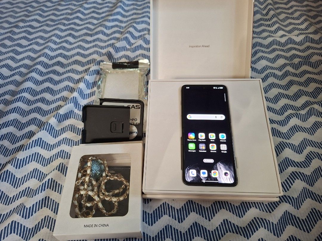 Oppo Find N3 Flip (Category: OPPO) located in Paranaque City. Submitted by _liodelro (Listing ID 1437910855, Image 2). Description: Oppo Find N3 Flip 256gb rom | 12gb ram 💰 ₽18,499 slightly negotiable 💰 ✨️ World's first flip phone with a triple camera system, perfect flip of its time ✨️ ● Like New ● Complete box and original accessories (cables, cases + 2 more cases) ● 98% Battery Health (Almost brand new) ● Hasselblad Camera (excellent cameras