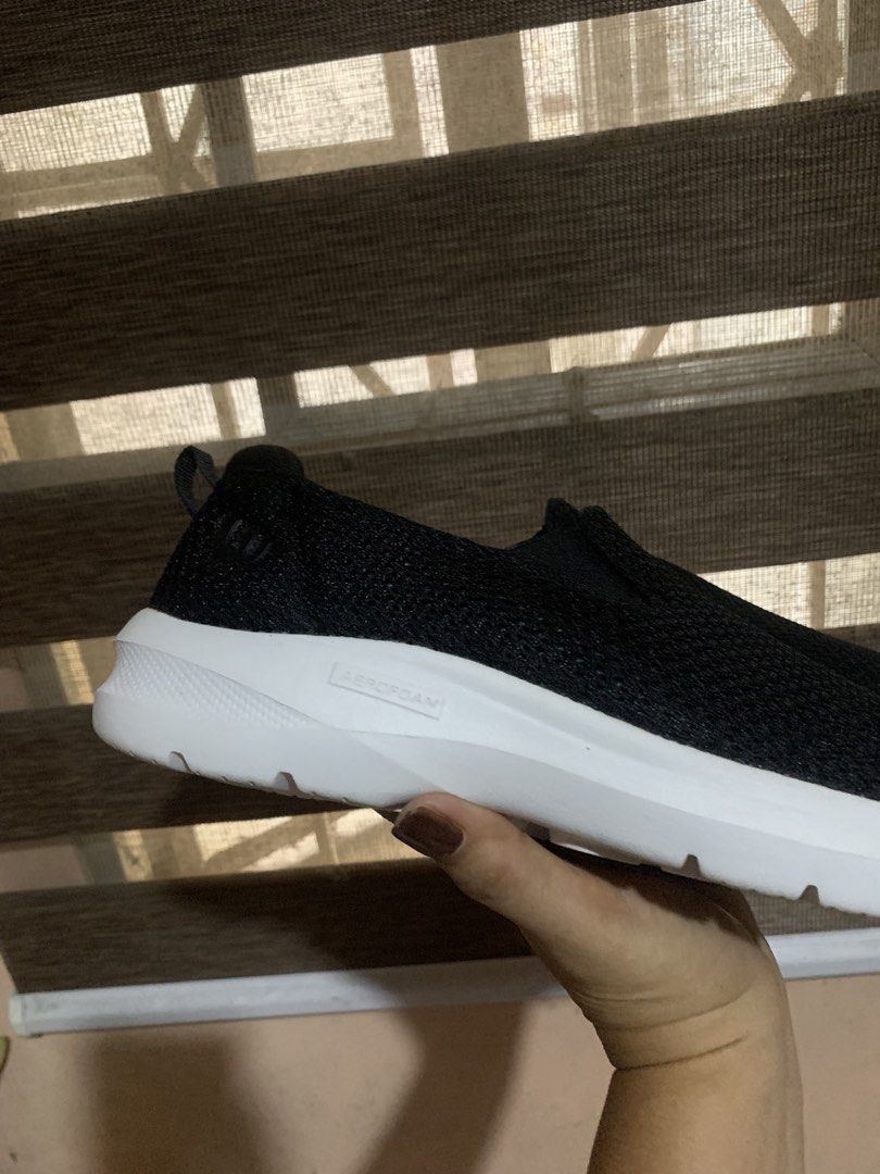Original Wilson Slip On Shoes (Category: Sneakers) located in Aliaga. Submitted by akishaoshop2428 (Listing ID 1437868884, Image 2). Description: Like new Size 25cm on tag kasya gang 26cm.