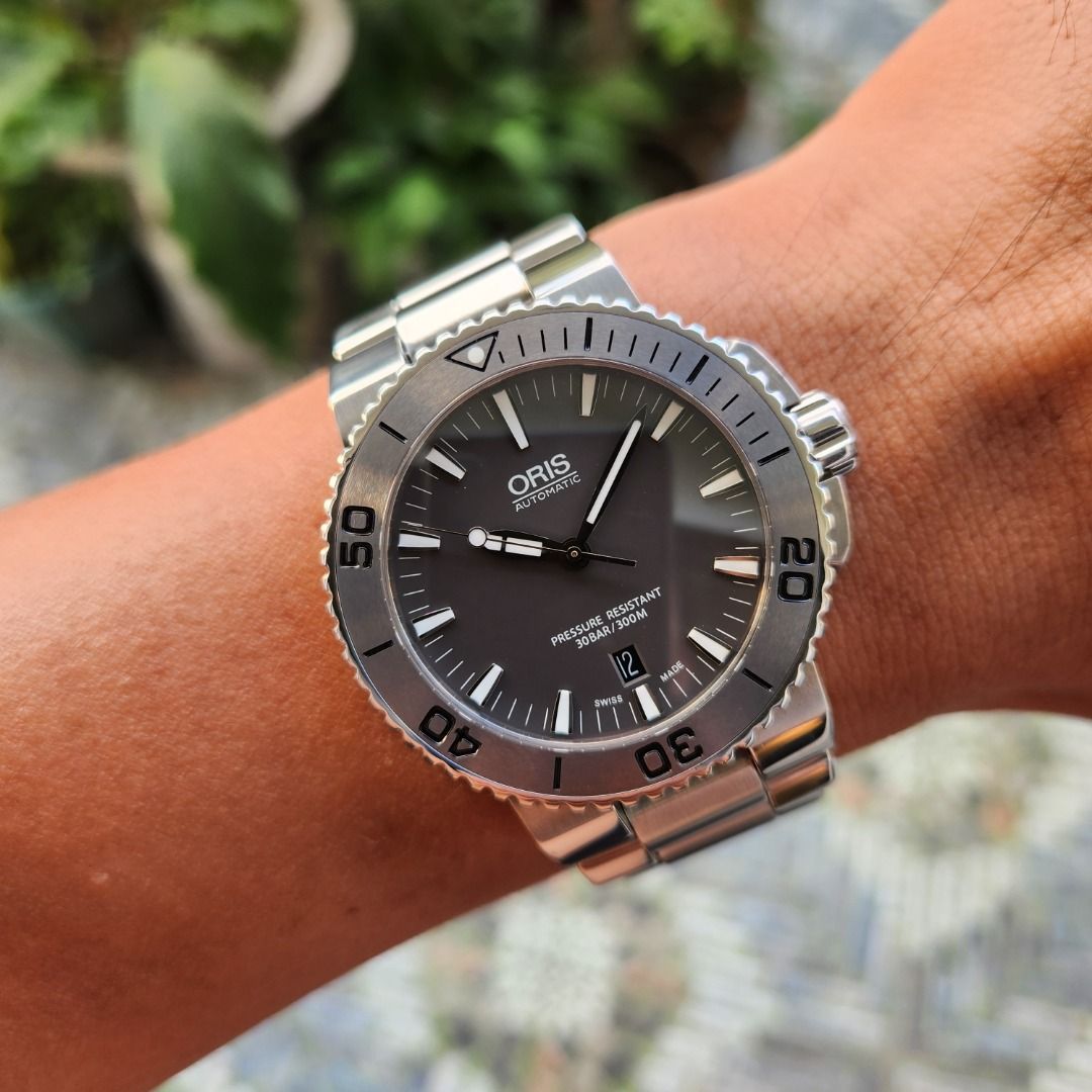 Oris Aquis Date Ceramic Bezel in Grey Dial 43mm - Complete Set (Category: Luxury Watches) located in Valenzuela. Submitted by royalvoguemanila (Listing ID 1437918134, Image 1). Description: Model/Ref：01 733 7653 4153-07 8 26 01PEB Movement： Automatic Size：43mm Inclusions: Unit, Double Box, Manual and Warranty Card, Extra Links, Extra Rubber Strap Mall SRP: 152,000php Our Price: 58,000php ☑️ Authentic and legit timepieces ☑️ 3-months shop warranty