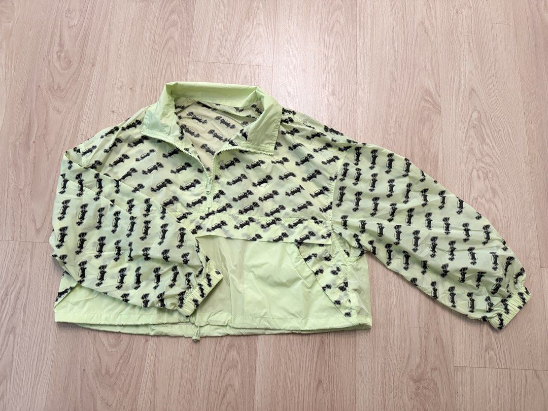 Eichi Too Parka Jacket (Category: Activewear) located in Bukit Mertajam. Submitted by ll222 (Listing ID 1437758042, Image 1). Description: .