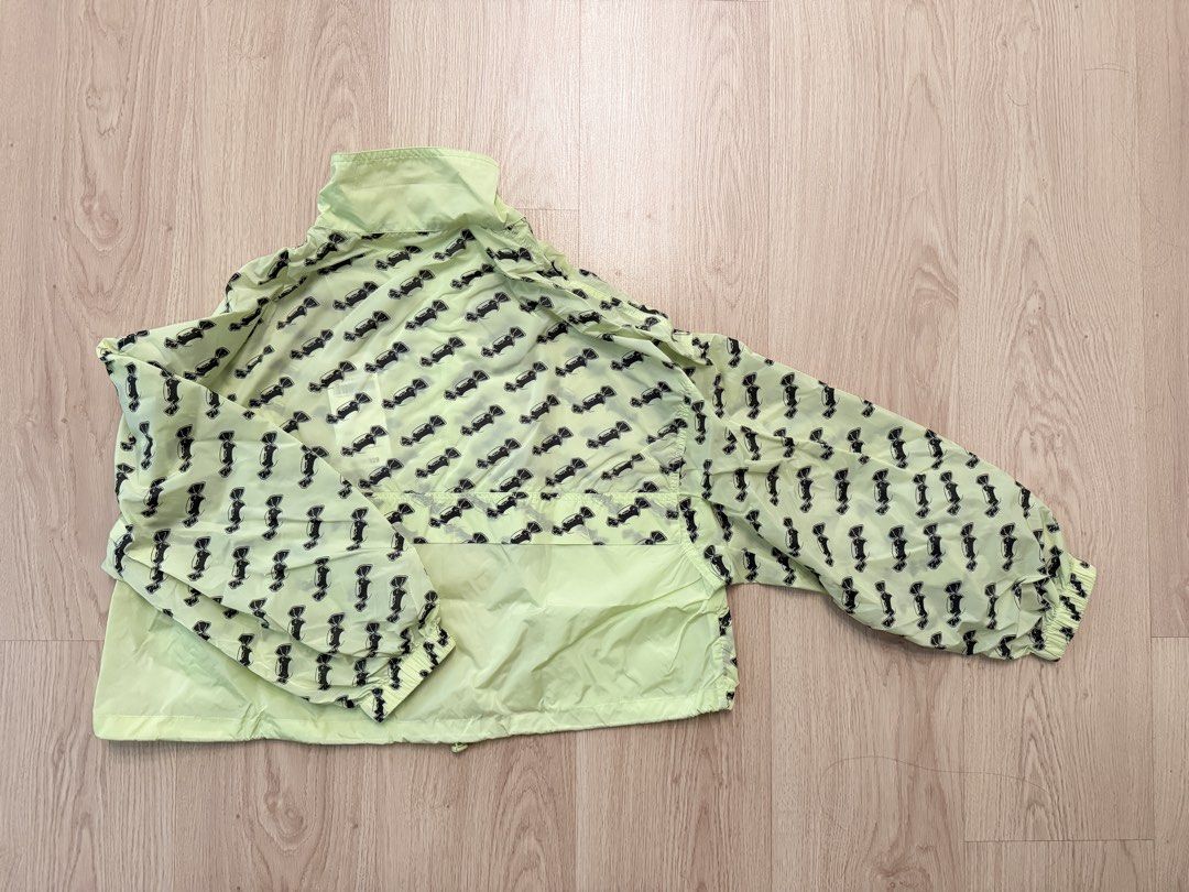 Eichi Too Parka Jacket (Category: Activewear) located in Bukit Mertajam. Submitted by ll222 (Listing ID 1437758042, Image 2). Description: .
