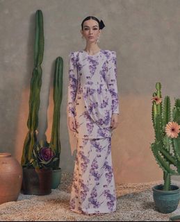 (Category: ) located in . Submitted by njmm_wardrobe (Listing ID 1437792669, Image 1). Description: .