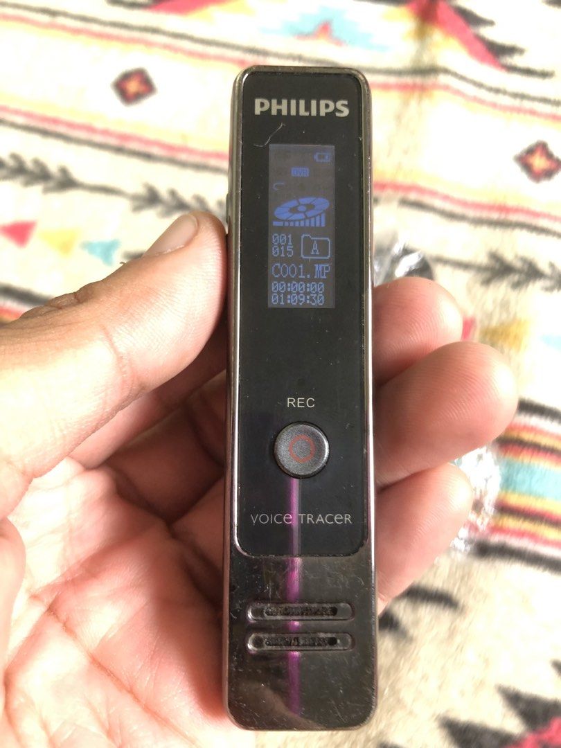 Philips VTR5000 voice tracer recorder (Category: Voice Recorders) located in Quezon City. Submitted by markgolveo (Listing ID 1437789097, Image 3). Description: Philips VTR5000 voice tracer recorder Tested working all functionalities Good battery life and screen display Good audio output Good all buttons and switches With charging cable included 4GB storage.