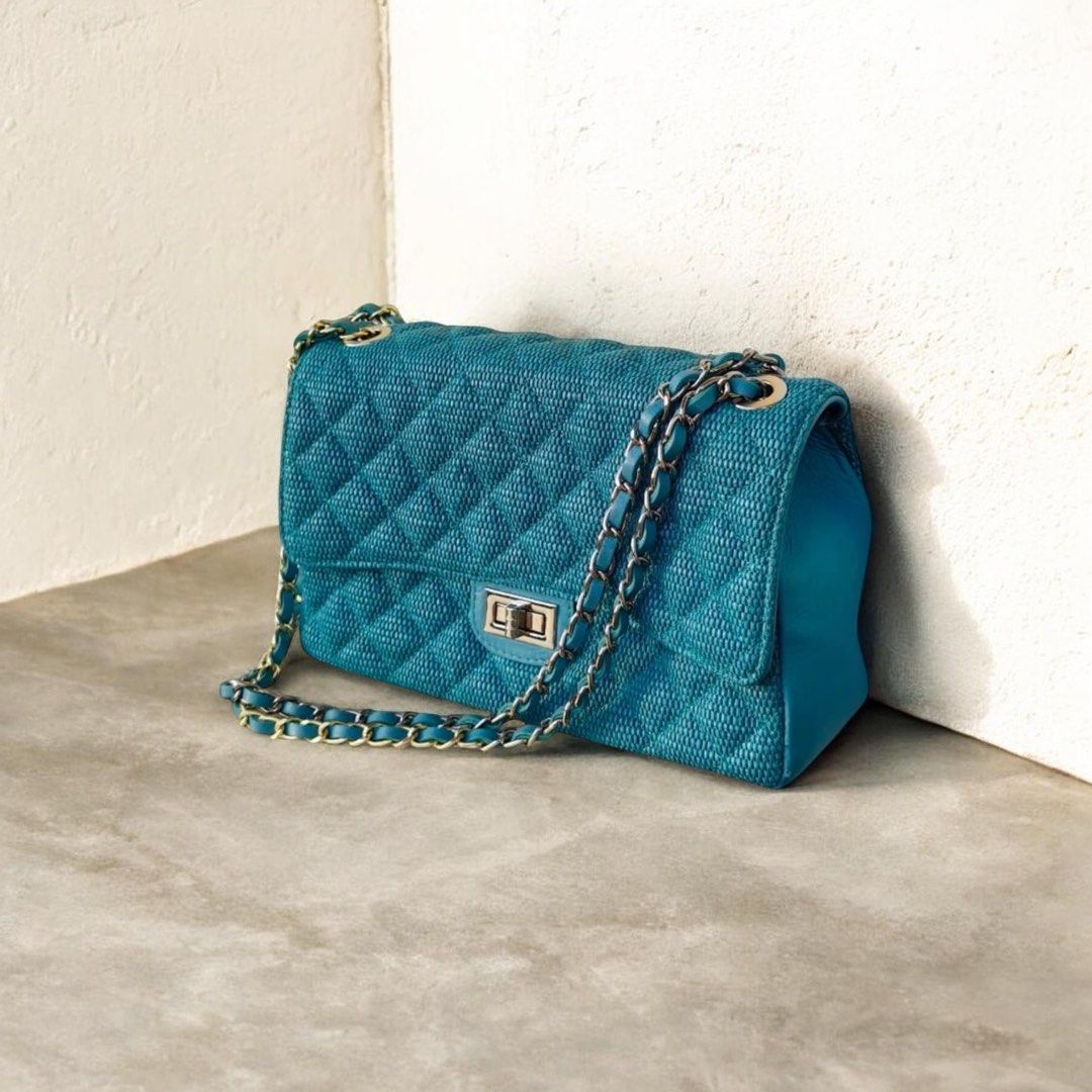 Piumelli Crossbody Bag/Shoulder Bag (Category: Luxury Bags & Wallets) located in San Pedro. Submitted by chichingscloset (Listing ID 1437848548, Image 1). Description: ❤️A Piumelli￼ crossbody bag is a stylish Italian-made handbag designed for both fashion and everyday convenience. Most Piumelli crossbody bags are crafted from premium genuine leather such as calfskin, hammered leather, or saffiano leather, giving them a luxurious yet durable feel.