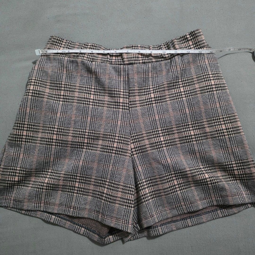Plaid Pull-up Shorts - XXXL (Category: Shorts) located in Pasig City. Submitted by plussizedpixie (Listing ID 1437860472, Image 1). Description: - XXXL Pull-Up Shorts - Classic plaid pattern: gray, black, and pink - Comfortable elastic waistband - Measurements in photos - Perfect for casual wear - with pockets.