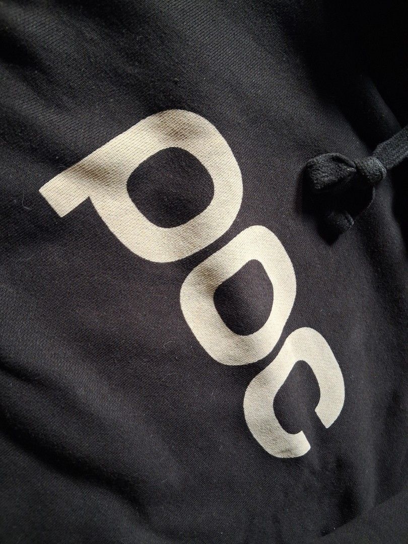 POC Hoodie - Black - Small (Category: Hoodies) located in Cavite. Submitted by eks1999 (Listing ID 1437833135, Image 2). Description: - Black POC hoodie - Brand name printed on the front - Hood with drawstrings - "Small" tag - Small red tag on the bottom - Logo on the upper back L-26"6 W-20 no issue.