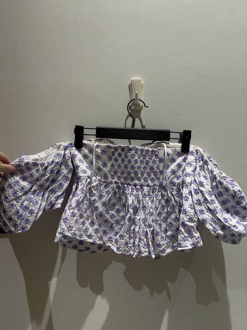 Pomelo Floral Puff Sleeve Top - Size M (Category: Blouses) located in Quezon City. Submitted by blues.clothes (Listing ID 1437897871, Image 3). Description: - Pomelo floral top - Size: M .