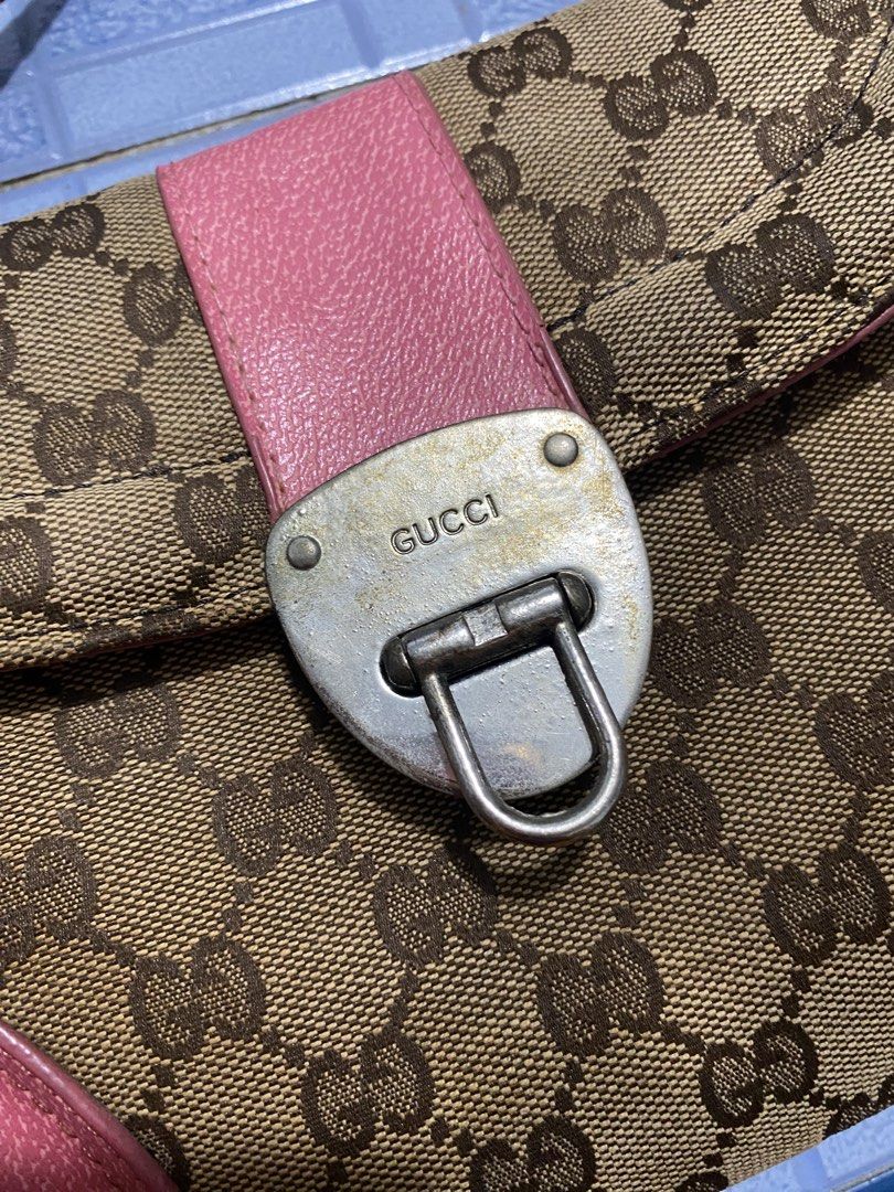 Preloved Vintage Gucci Shoulder Bag (Category: Luxury Bags & Wallets) located in Mandaluyong City. Submitted by sheichichioco (Listing ID 1437786266, Image 2). Description: Selling my preloved Vintage Y2K-style Gucci monogram shoulder bag with pink leather trim Honest issue: Damage front lock Noticeable wear on the hardware and some aging Overall the canvas and shape still look decent. Still useable and can be restored RFS: Decluttering Price is 