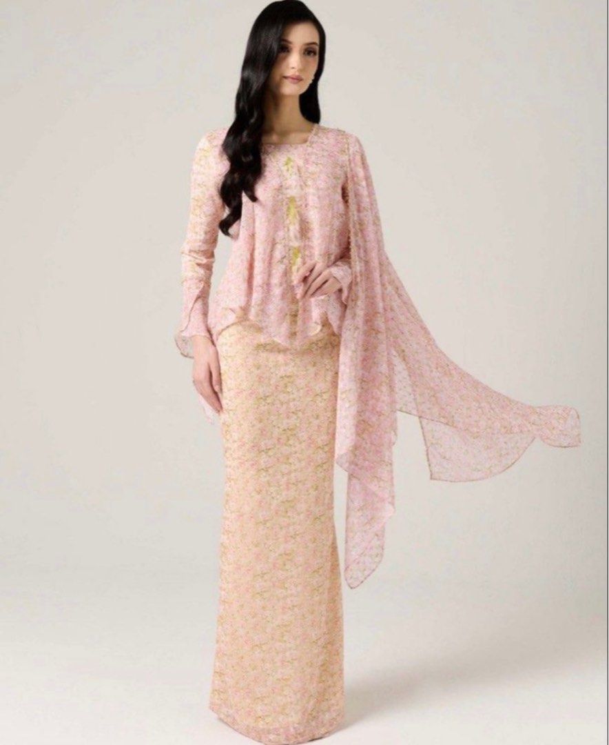 Qiszar Poppy S (Category: Traditional & Ethnic wear) located in Kuala Lumpur. Submitted by tofufas (Listing ID 1437796103, Image 1). Description: - worn only once - dry clean - price include postage.