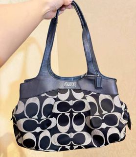 (Category: ) located in . Submitted by weluvclothesnmakeup (Listing ID 1437813891, Image 1). Description: .