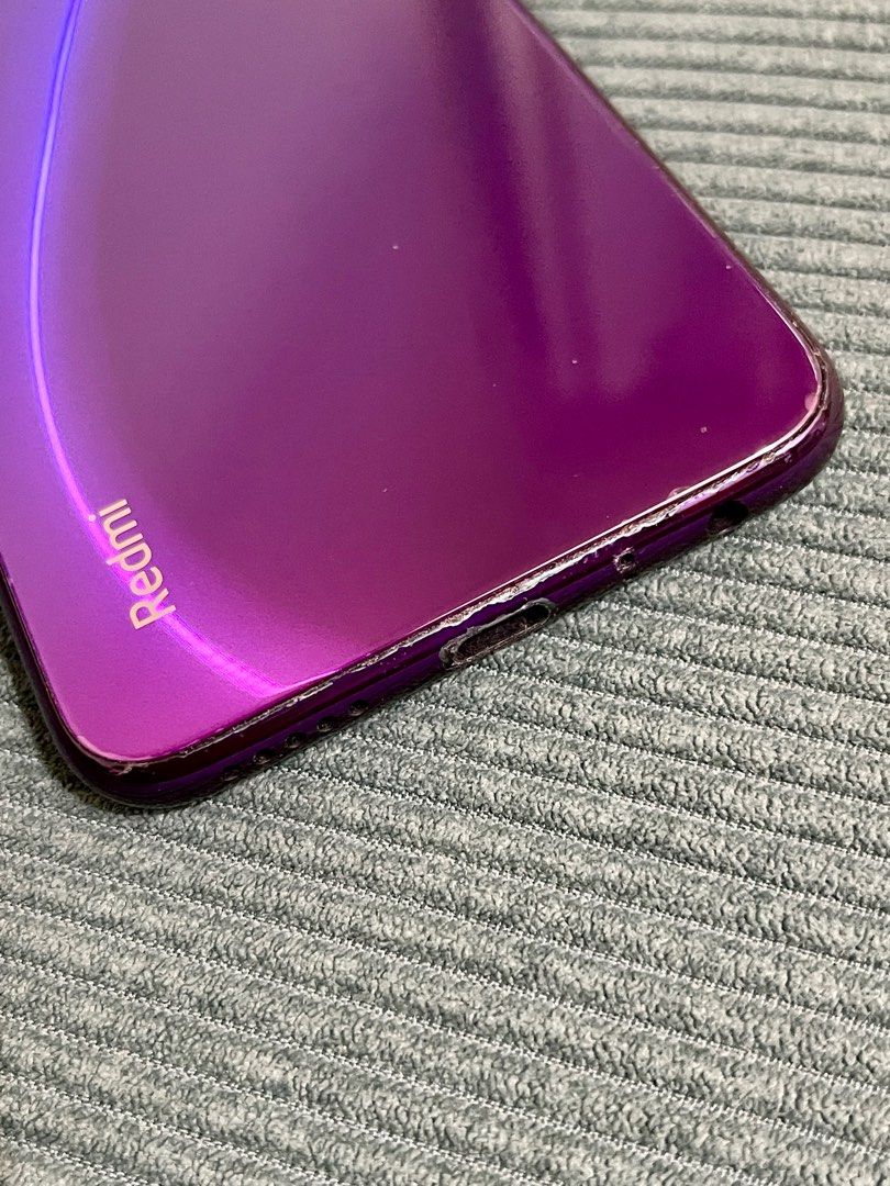Redmi Note 8 紫色手機 紅米 應用雙開 app （分類：Xiaomi 小米）位於 Hong Kong。 由 dnaxt 提交（商品編號 1437814632，圖片 3）。簡介： Redmi Note 8 手機，紫色漸變機身。後置四攝像頭，48MP。螢幕完好，機身邊緣有輕微磨損。已開機，可見手機介面。 Android 11 Miui 12 送套。