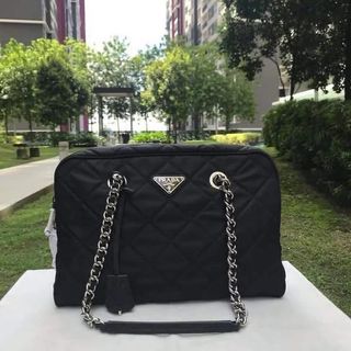 (Category: ) located in . Submitted by bagsandshoesmanymore (Listing ID 1437761632, Image 1). Description: .